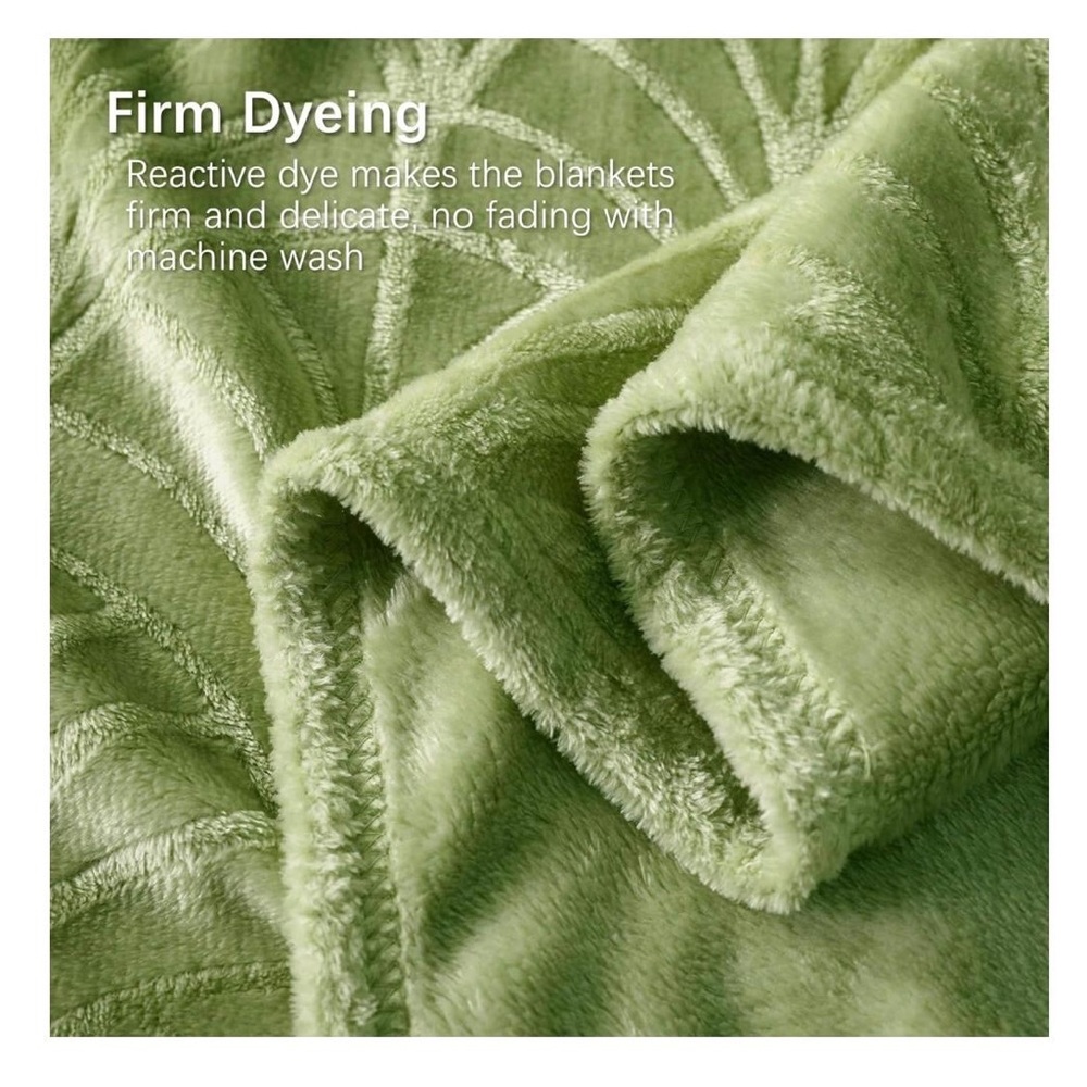 Green Leaf Pattern Throw Blanket - Picture 2 of 7